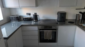1-Bed Flat Bracknell Perfect for work or Leisure